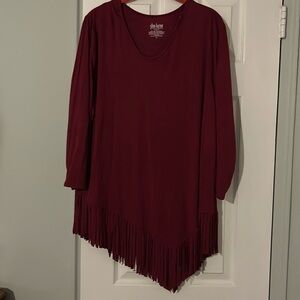 NWT Red Plum 3/4 Sleeve Asymmetrical Hemline Scoop Neckline Fringe Knit top